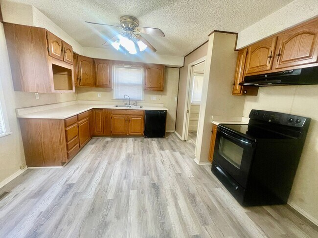 Building Photo - 1710 South Ave