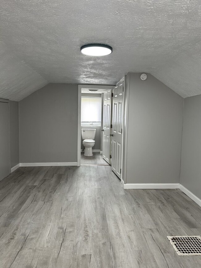 Building Photo - Fully Renovated 2 Bed / 2 Bath Home — Modern Finishes, Large Yard, Move-In Ready NOW!