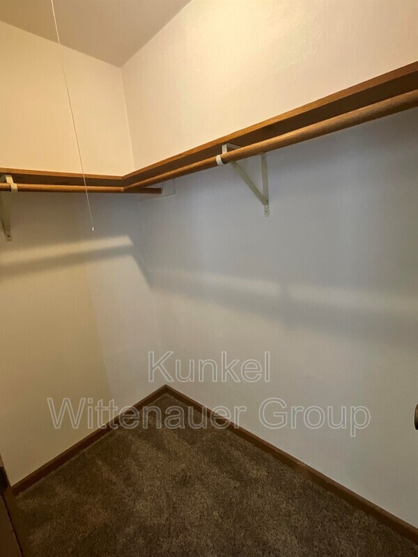 Building Photo - 22 Yorkshire Ln