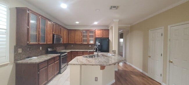 Building Photo - Beautiful 3 Bedroom 2 Bathroom Home in Des...
