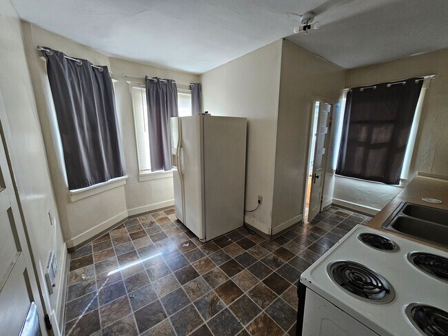 Building Photo - 2004 Adams Ave