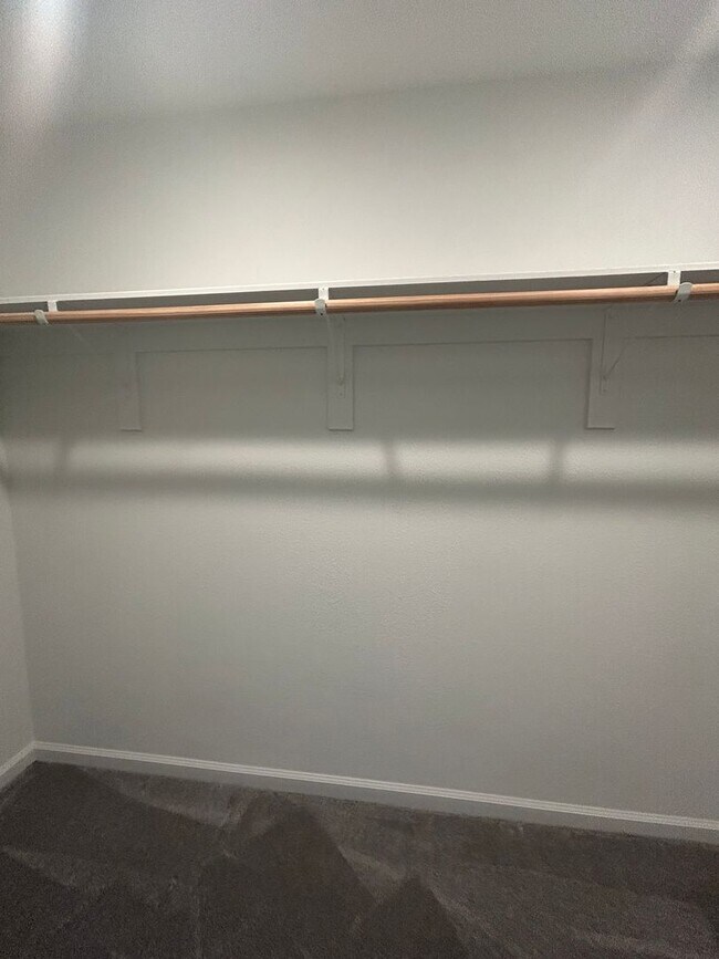 Building Photo - 2 Bed 2.5 bath townhome located on the golf course!