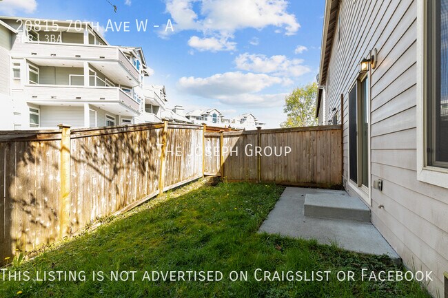 Building Photo - Sun-filled 3 bed/2.5 bath in Lynnwood!