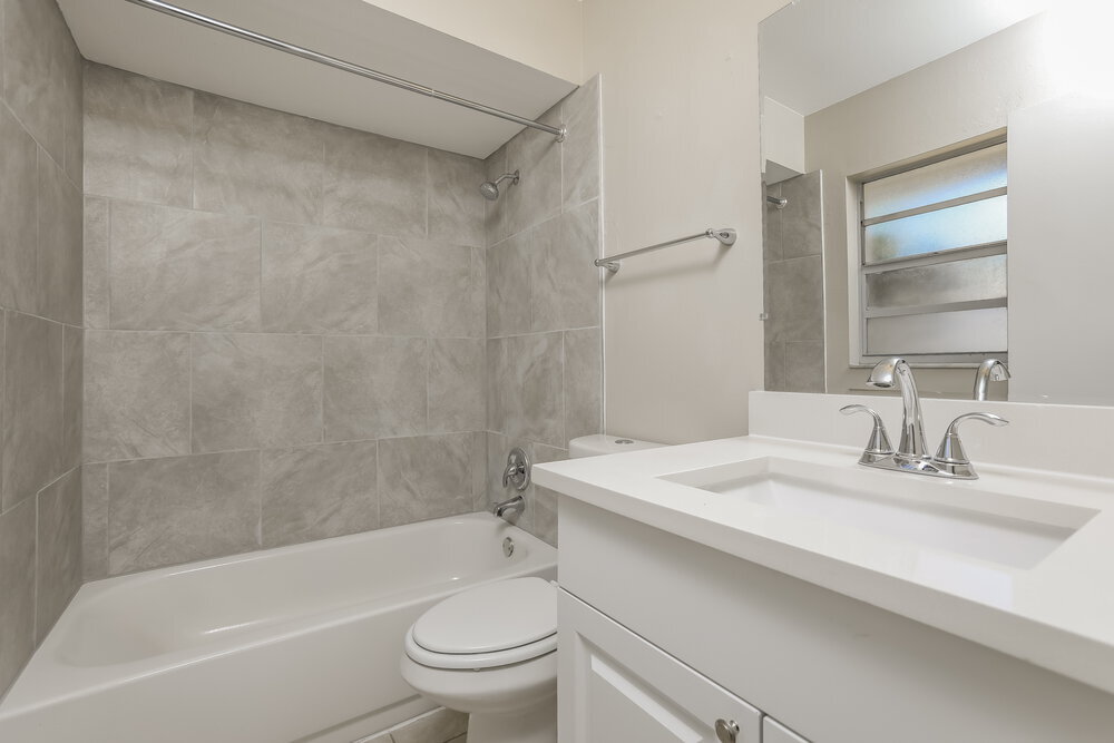 Building Photo - 1448 La Paloma Cir