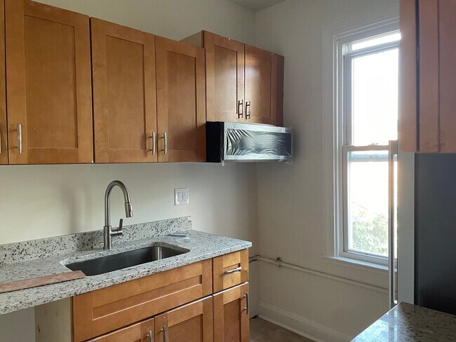 Building Photo - Newly Remodeled 1-Bedroom plus Den/Office Near JHU