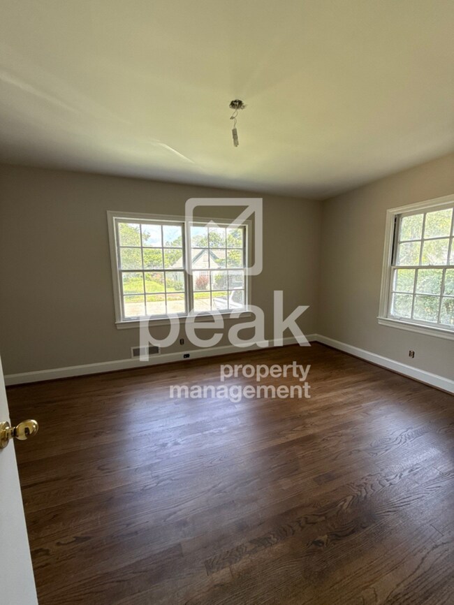 Building Photo - Charming 3-Bedroom Home for Lease in South...
