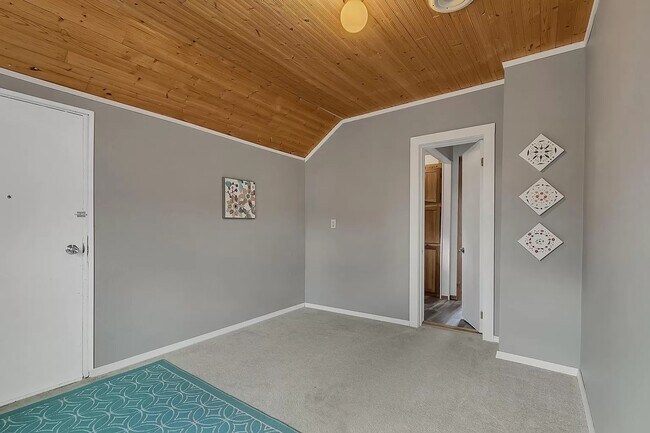 Building Photo - 320 9th Ave N