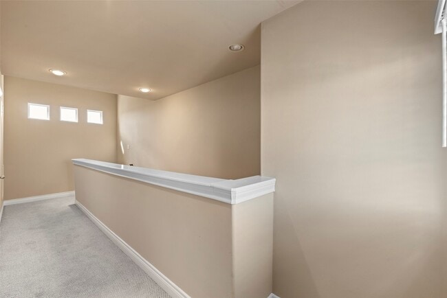 Building Photo - 9125 Harbor Hills Dr