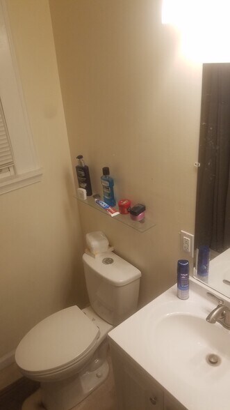 Building Photo - 4630 Brooks St NE