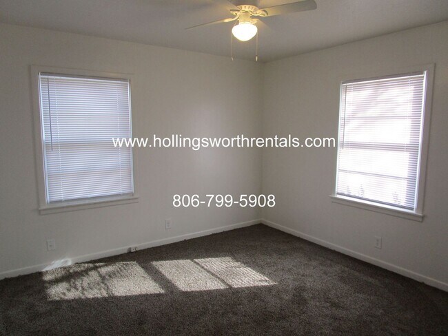 Building Photo - 3 Bedroom, 2 Baths, 2 living rooms with extra large Laundry Room House