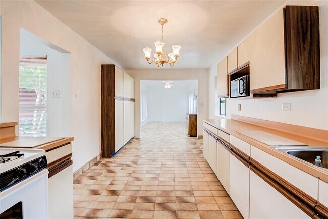 Building Photo - 3403 Linkwood Dr