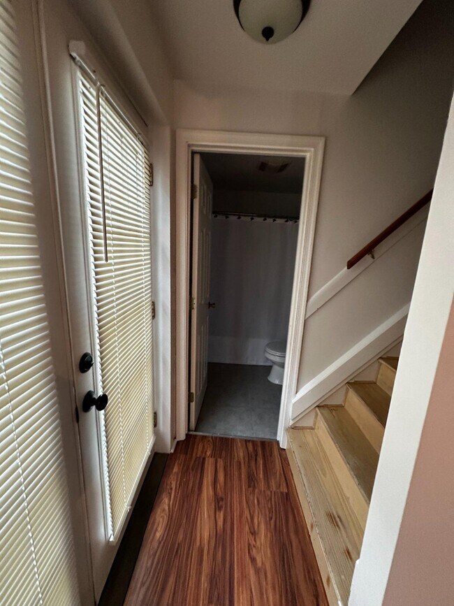 Building Photo - 1527 W 36th St