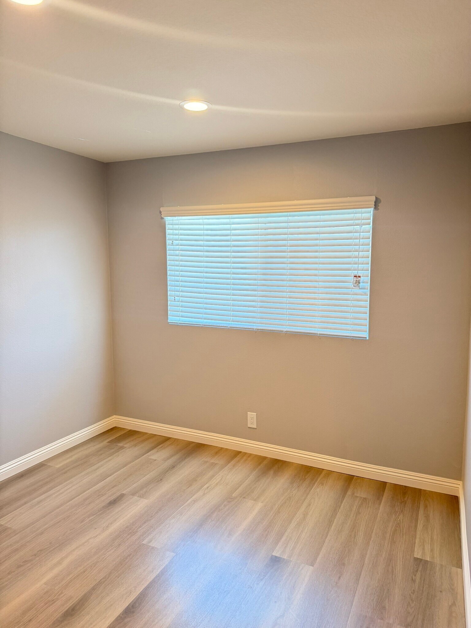 Building Photo - 2137 Wild Flower Ln
