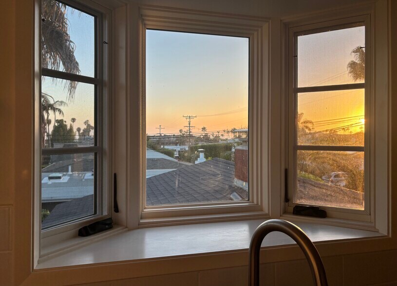 view out bay window - 624 Bonair St