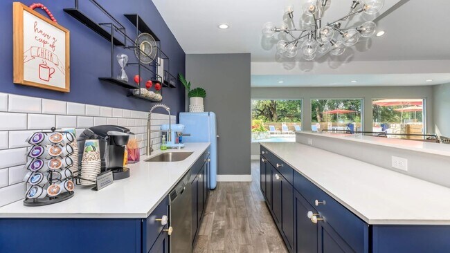 Building Photo - 13005 Heinemann Dr