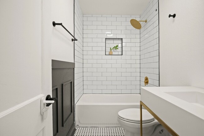 Building Photo - 1207 Romeria Dr