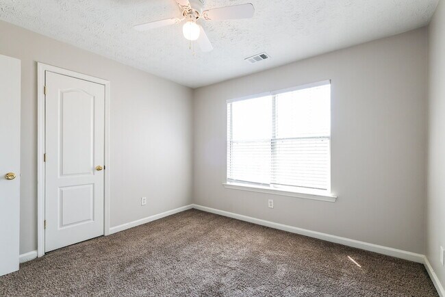 Building Photo - 430 Summer Hill Cir