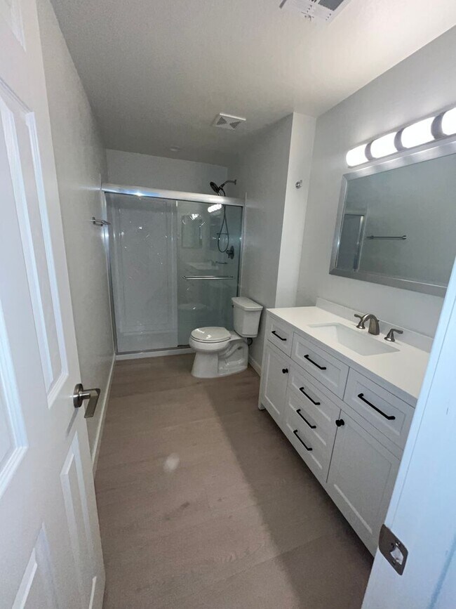 Building Photo - 121 E Santa Cruz Dr