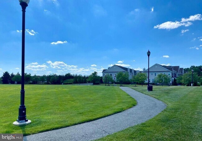 Building Photo - 4204 Lexington Ct