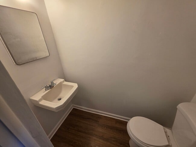 Building Photo - 1321 E 23rd St