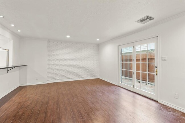 Building Photo - 2229 Mimosa Dr