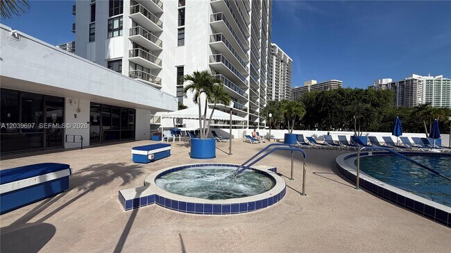Building Photo - 3701 N Country Club Dr