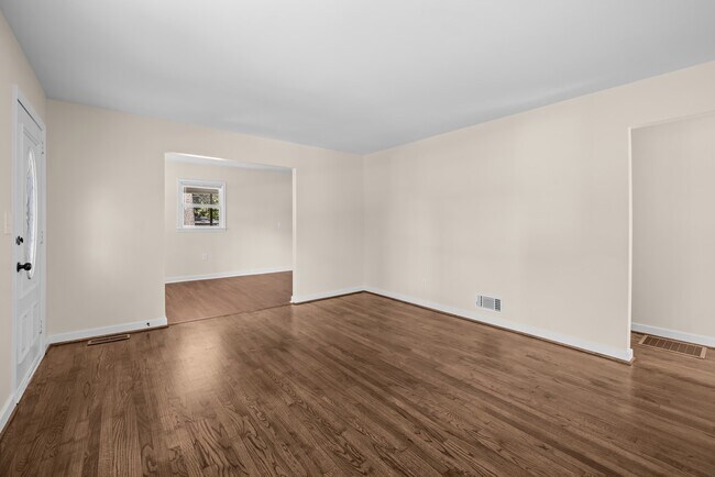 Building Photo - 1153 Linwood St