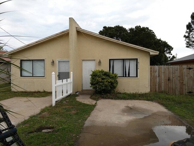 Primary Photo - Cozy 1Bed/1Ba Unit Ideally Located & Withi...
