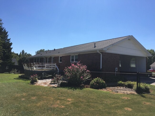 Building Photo - 3/2 House in Maplewood $1,795