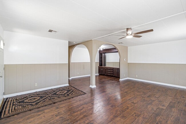 Building Photo - Spacious 2 Bed, 2 Bath Retreat in Charming Boulder City!