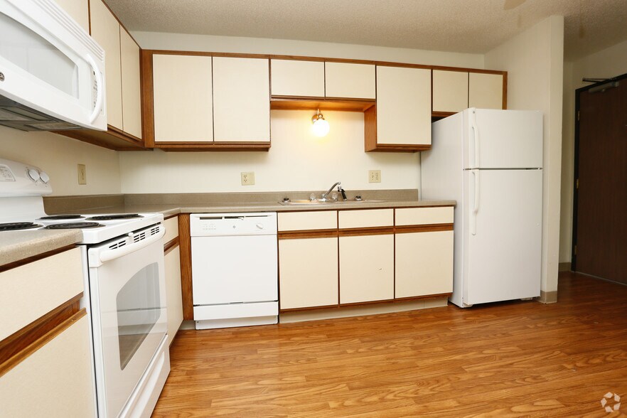 Sutton Hill 2100 King Ave Des Moines IA 50320 Apartment Finder