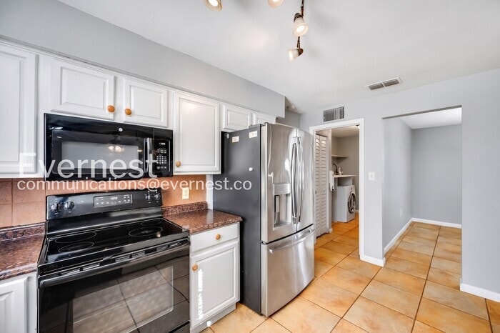 Building Photo - 502 El Camino Real S