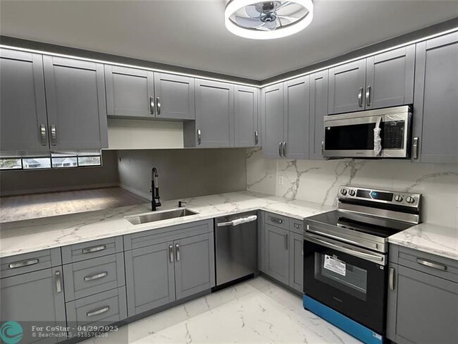 Building Photo - 8020 Hampton Blvd