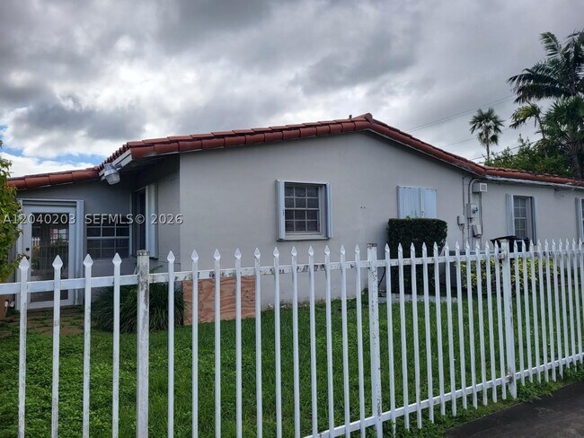 Building Photo - 5200 SW 89th Pl