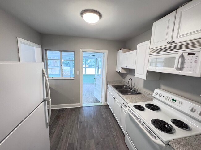 Building Photo - 3916 Cates Ave