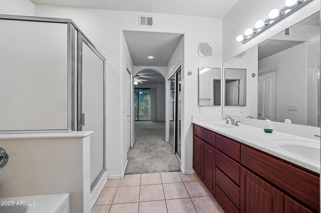 Building Photo - 705 W Queen Creek Rd