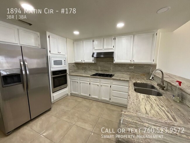 Building Photo - Upgraded Town Home 3BR/2.5BA  Great Locati...