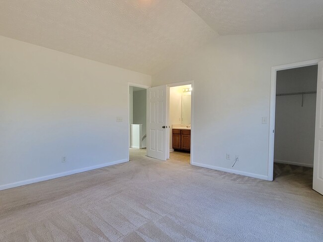 Building Photo - Experience modern living in this stunning two-story townhome! Awesome School District