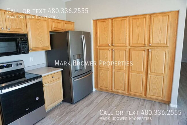 Building Photo - 2623 E Detroit Pl