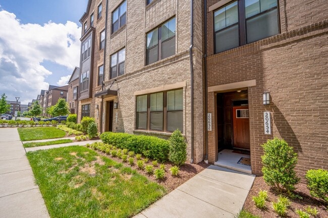 Building Photo - Modern Kincora Townhome-Style Condo | 3 Bedrooms | EV Charging | Backing to 165 Acres of Conserva...