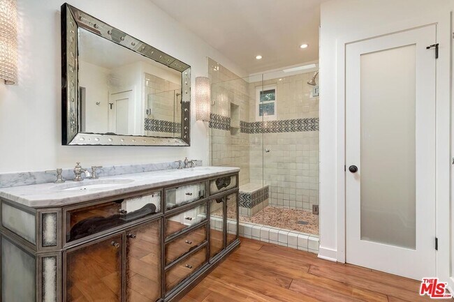 Building Photo - 2670 Carmar Dr