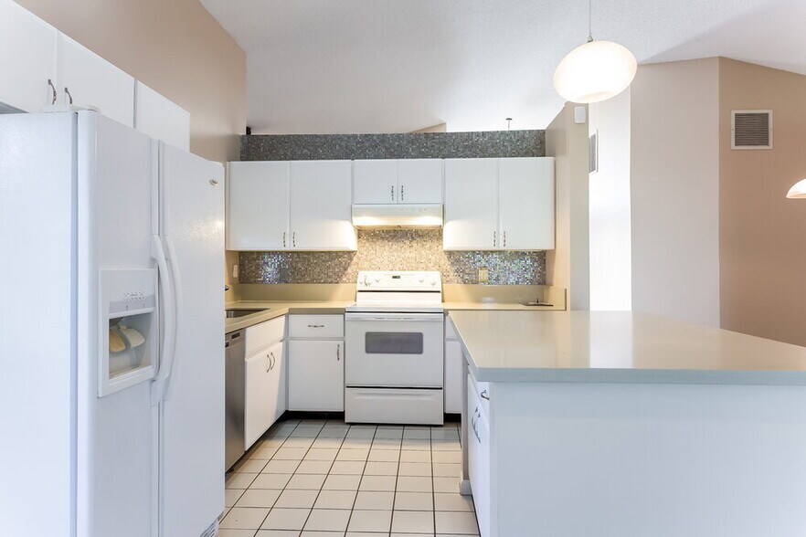 Building Photo - 18811 La Costa Ln