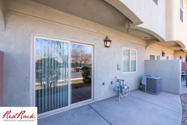 Building Photo - 2075 S Sir Monte Dr