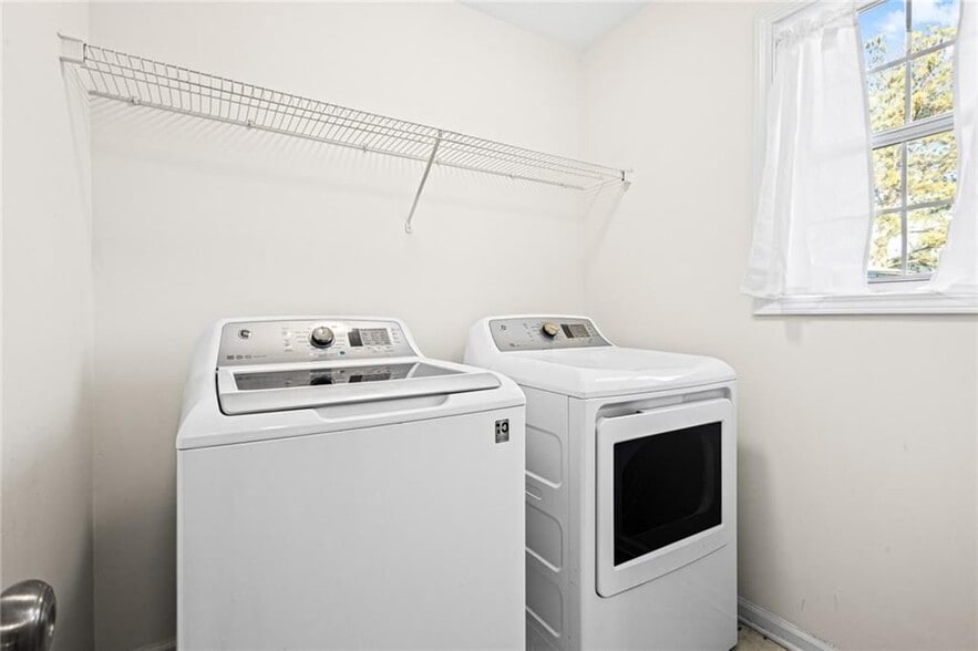 Building Photo - 2034 Locksley Terrace