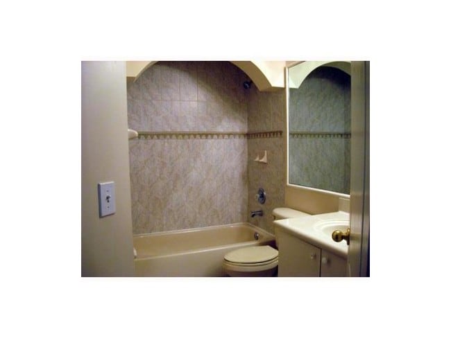 Building Photo - 15750 SW 92nd Ave