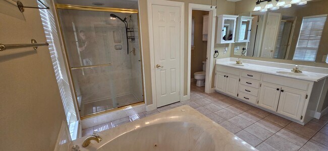 Building Photo - 1323 Falling Leaf Ln