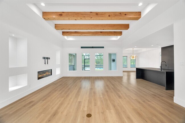 Building Photo - 15181 Frst Grv Dr
