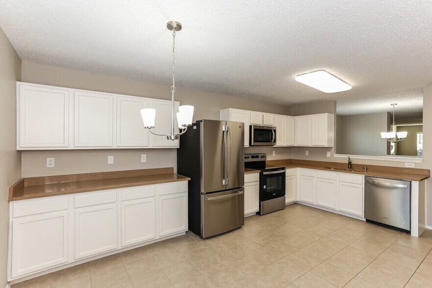Building Photo - 947 Medina Dr