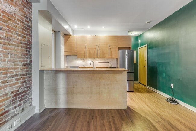 Building Photo - Bloomingdale or Bust