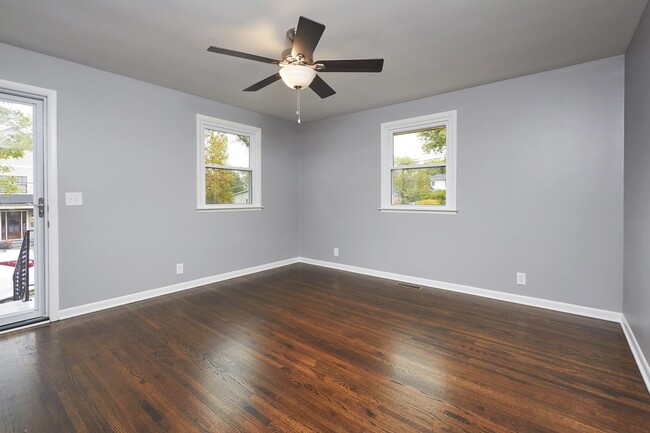 Building Photo - Beautiful One-Bedroom at Montrose & 9th!